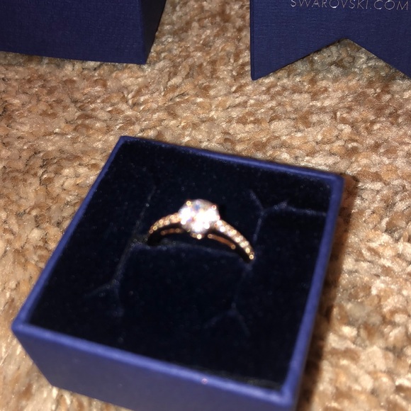 A ring - Picture 5 of 5